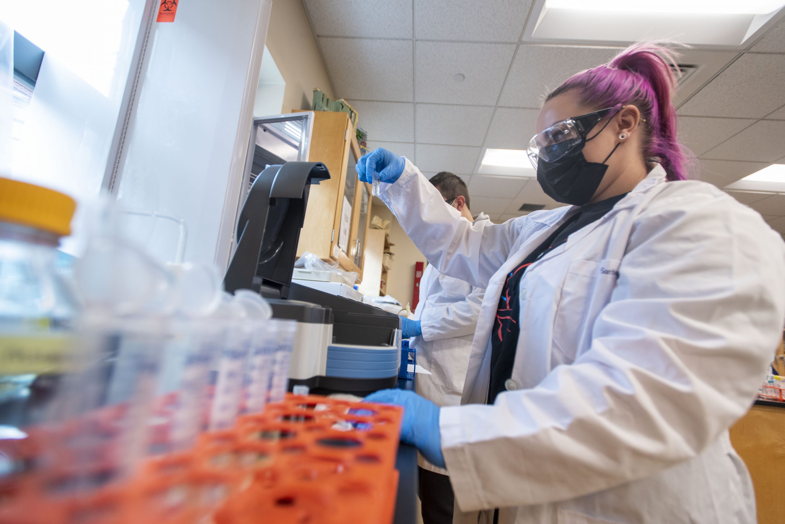 waterbury220419c128.jpg Students in the lab at the UConn Waterbury campus.April 19, 2022. (Sean Flynn)